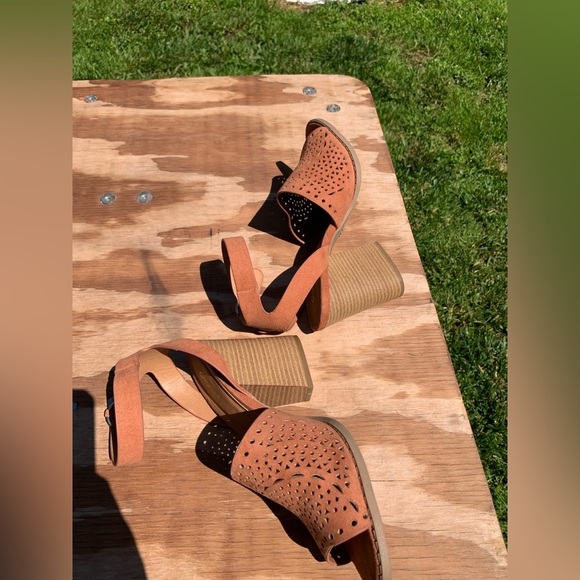 Qupid CUTOUT HEELED SANDALS (HAZEL SUEDE) size 7 spring summer boho ankle fall - Picture 10 of 15